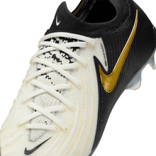 Carregar imagem no visualizador da galeria, Chuteira de Campo NIKE Phantom GX2 Elite LV8 FG Mad Ready
