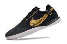 Carregar imagem no visualizador da galeria, Chuteira NIKE Street Gato Futsal Preto/Dourado
