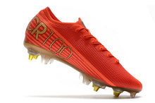 Carregar imagem no visualizador da galeria, CHUTEIRA NIKE MERCURIAL VAPOR 13 ELITE SG CRISTIANO RONALDO
