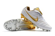 Carregar imagem no visualizador da galeria, CHUTEIRA NIKE TIEMPO LEGEND 7 ELITE FG R10 BRANCO/DOURADO
