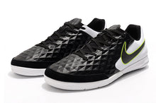 Carregar imagem no visualizador da galeria, CHUTEIRA NIKE TIEMPO LEGEND 8 IC VERDE/PRETO/BRANCO
