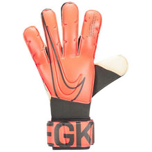 Carregar imagem no visualizador da galeria, Luvas de Goleiro Nike Vapor Grip 3 Fire - Manga Brilhante / Preto
