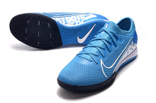 Carregar imagem no visualizador da galeria, CHUTEIRA NIKE MERCURIAL VAPOR 13 PRO IC &quot;NEW LIGHTS&quot; AZUL/BRANCO
