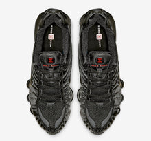 Carregar imagem no visualizador da galeria, Nike Shox TL “Triple Black”
