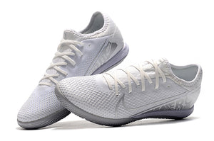 CHUTEIRA NIKE MERCURIAL VAPOR 13 PRO IC BRANCO/CINZA