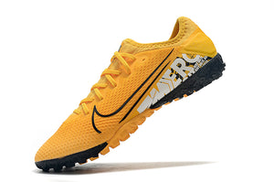 CHUTEIRA NIKE MERCURIAL VAPOR 13 TF AMARELO/PRETO