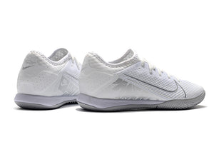 CHUTEIRA NIKE MERCURIAL VAPOR 13 PRO IC BRANCO/CINZA