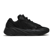 Carregar imagem no visualizador da galeria, ADIDAS YEEZY BOOST 700 MNVN &quot;TRIPLE PRETO&quot;
