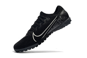 CHUTEIRA NIKE MERCURIAL VAPOR 13 TF PRETO/BRANCO/CINZA