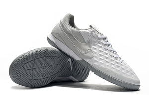 CHUTEIRA NIKE TIEMPO LEGEND 8 IC BRANCO/CINZA