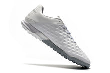 Carregar imagem no visualizador da galeria, CHUTEIRA NIKE TIEMPO LEGEND 8 PRO TF BRANCO/PRATA
