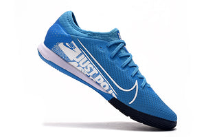 CHUTEIRA NIKE MERCURIAL VAPOR 13 PRO IC "NEW LIGHTS" AZUL/BRANCO