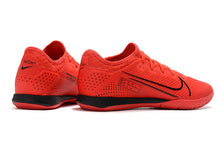 Carregar imagem no visualizador da galeria, CHUTEIRA NIKE MERCURIAL VAPOR 13 PRO IC VERMELHO/PRETO
