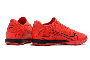 CHUTEIRA NIKE MERCURIAL VAPOR 13 PRO IC VERMELHO/PRETO