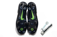 Carregar imagem no visualizador da galeria, CHUTEIRA NIKE PHANTOM VISION ELITE DYNAMIC FIT SG PRETO / DOURADO
