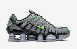 Nike Shox TL destacado com estilo de explosão de limão