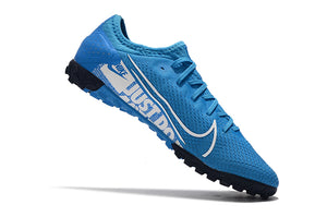 CHUTEIRA NIKE MERCURIAL VAPOR 13 TF "NEW LIGHTS" AZUL/BRANCO