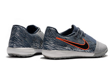 Carregar imagem no visualizador da galeria, CHUTEIRA NIKE PHANTOM VENOM PRO TF &quot;VICTORY&quot; CINZA
