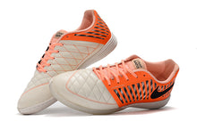 Carregar imagem no visualizador da galeria, CHUTEIRA NIKE LUNARGATO II IC LARANJA/BRANCO
