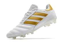 Carregar imagem no visualizador da galeria, Chuteira de Campo ADIDAS Copa Mundial Icon.1 FG Branco/Dourado
