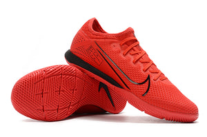 CHUTEIRA NIKE MERCURIAL VAPOR 13 PRO IC VERMELHO/PRETO