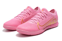 Carregar imagem no visualizador da galeria, CHUTEIRA NIKE MERCURIAL VAPOR 13 PRO IC ROSA/DOURADO
