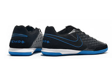 Carregar imagem no visualizador da galeria, CHUTEIRA NIKE TIEMPO LEGEND 8 IC &quot;NEW LIGHTS&quot; AZUL/PRETO/BRANCO/CINZA
