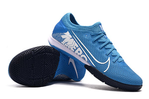 CHUTEIRA NIKE MERCURIAL VAPOR 13 PRO IC "NEW LIGHTS" AZUL/BRANCO