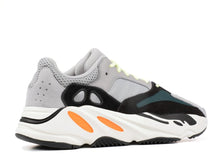 Carregar imagem no visualizador da galeria, ADIDAS YEEZY BOOST 700 V2 &quot;CORREDOR DE ONDA&quot;
