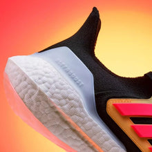 Carregar imagem no visualizador da galeria, Tênis de corrida Adidas ULTRABOOST 22
