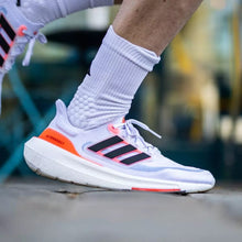 Carregar imagem no visualizador da galeria, Tênis de Corrida adidas ULTRABOOST LIGHT
