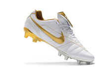 Carregar imagem no visualizador da galeria, CHUTEIRA NIKE TIEMPO LEGEND 7 ELITE FG R10 BRANCO/DOURADO
