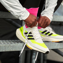 Carregar imagem no visualizador da galeria, Tênis ADIDAS Ultraboost 2021 Branco Amarelo
