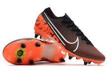 Carregar imagem no visualizador da galeria, CHUTEIRA NIKE MERCURIAL VAPOR 13 ELITE SG PRETO/LARANJA/BRANCO
