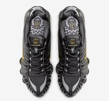 Carregar imagem no visualizador da galeria, Nike Shox TL Neymar x em preto e dourado
