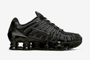 Nike shox store triple black