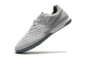 CHUTEIRA NIKE TIEMPO LEGEND 8 IC BRANCO/CINZA