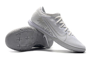 CHUTEIRA NIKE MERCURIAL VAPOR 13 PRO IC BRANCO/CINZA