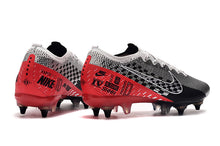 Carregar imagem no visualizador da galeria, CHUTEIRA NIKE MERCURIAL VAPOR 13 ELITE SG &quot;NEYMAR&quot; VERMELHO/BRANCO/PRATA/PRETO
