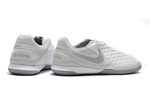 CHUTEIRA NIKE TIEMPO LEGEND 8 IC BRANCO/CINZA