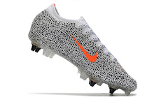 Carregar imagem no visualizador da galeria, CHUTEIRA NIKE MERCURIAL VAPOR 13 ELITE SG &quot; NEW LIGHTS &quot;
