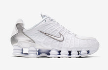 Carregar imagem no visualizador da galeria, Nike Shox TL Branco e Prata
