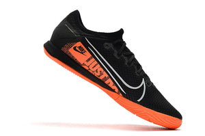 CHUTEIRA NIKE MERCURIAL VAPOR 13 PRO IC VERMELHO/PRETO