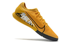 Carregar imagem no visualizador da galeria, CHUTEIRA NIKE MERCURIAL VAPOR 13 PRO IC LARANJA/BRANCO/PRETO
