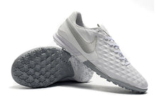 Carregar imagem no visualizador da galeria, CHUTEIRA NIKE TIEMPO LEGEND 8 PRO TF BRANCO/PRATA
