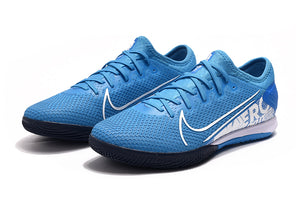 CHUTEIRA NIKE MERCURIAL VAPOR 13 PRO IC "NEW LIGHTS" AZUL/BRANCO