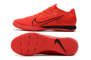 CHUTEIRA NIKE MERCURIAL VAPOR 13 PRO IC VERMELHO/PRETO