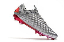 Carregar imagem no visualizador da galeria, CHUTEIRA NIKE TIEMPO LEGEND 8 ELITE FG PRATA/ROSA
