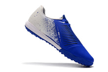 Carregar imagem no visualizador da galeria, CHUTEIRA NIKE PHANTOM VENOM PRO TF &quot;EUPHORIA MODE&quot; AZUL/BRANCO
