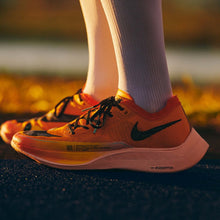 Carregar imagem no visualizador da galeria, Tênis de corrida Nike ZoomX Vaporfly Next% 2
